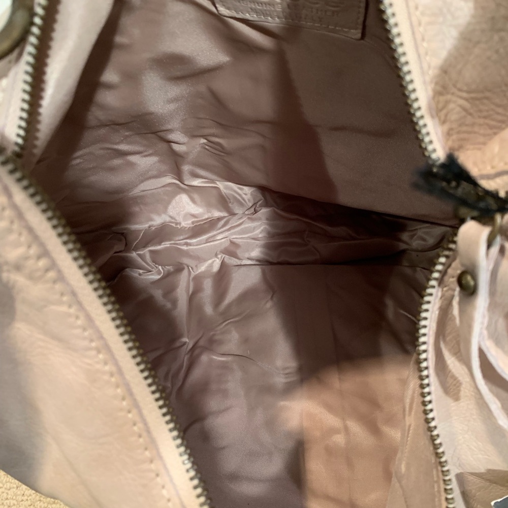 NWT, soft leather bag. Light beige/dark cream - Picture 7 of 7